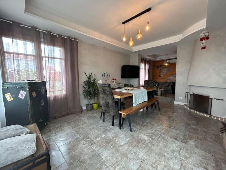 Comme A La Maison Narbonne Luaran gambar